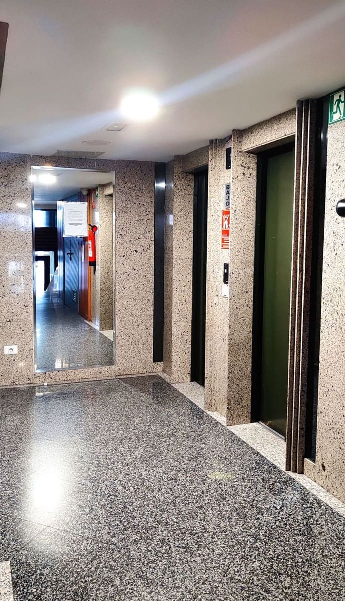 2 slaapkamer Appartement te koop in Las Palmas de Gran Canaria met garage - € 329.900 (Ref: 9436633)