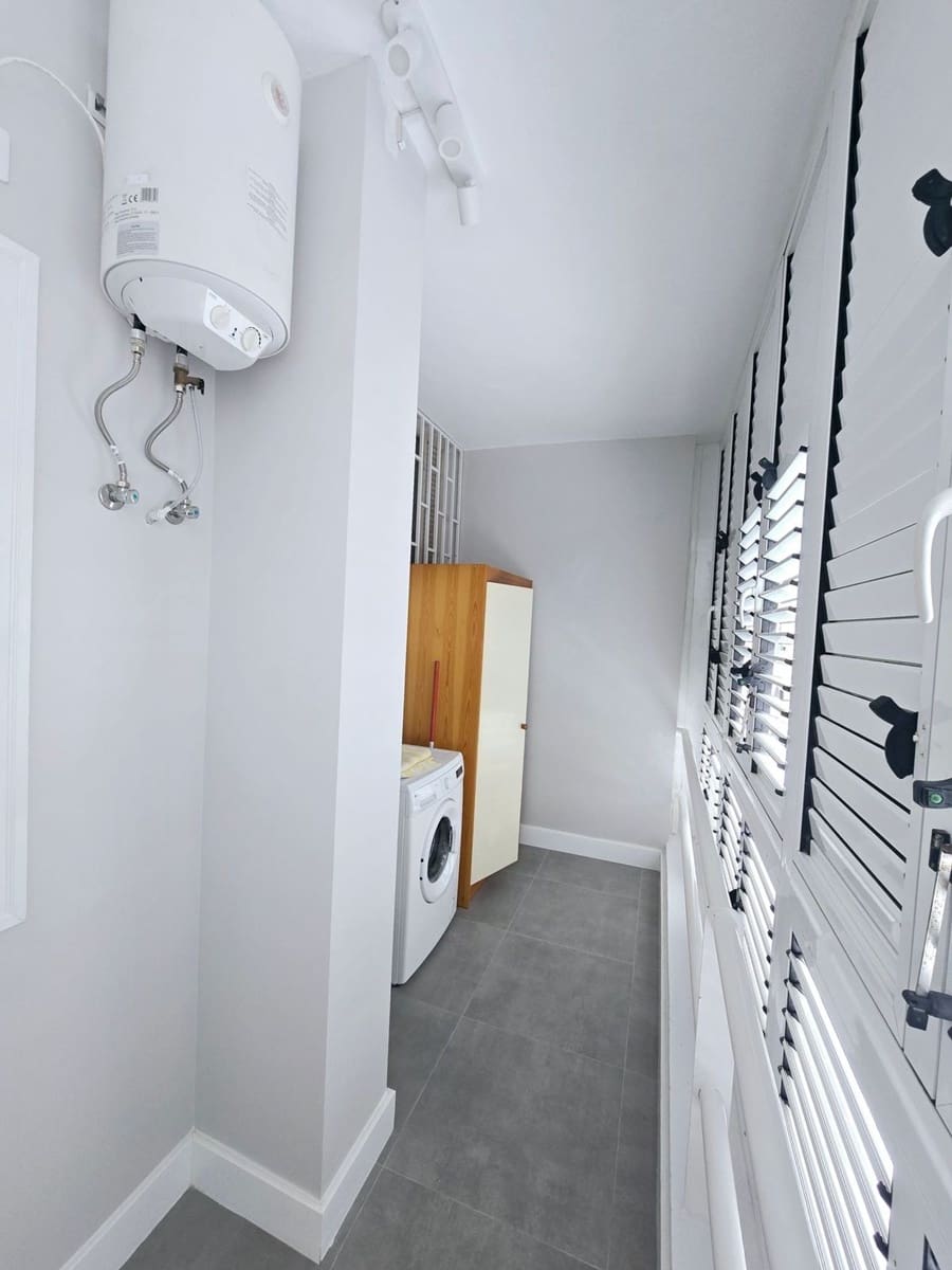 2 slaapkamer Appartement te huur in Las Palmas de Gran Canaria met garage - € 1.100 (Ref: 9439632)