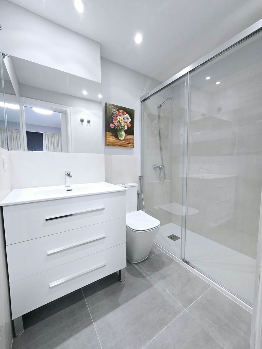 2 slaapkamer Appartement te huur in Las Palmas de Gran Canaria met garage - € 1.100 (Ref: 9439632)