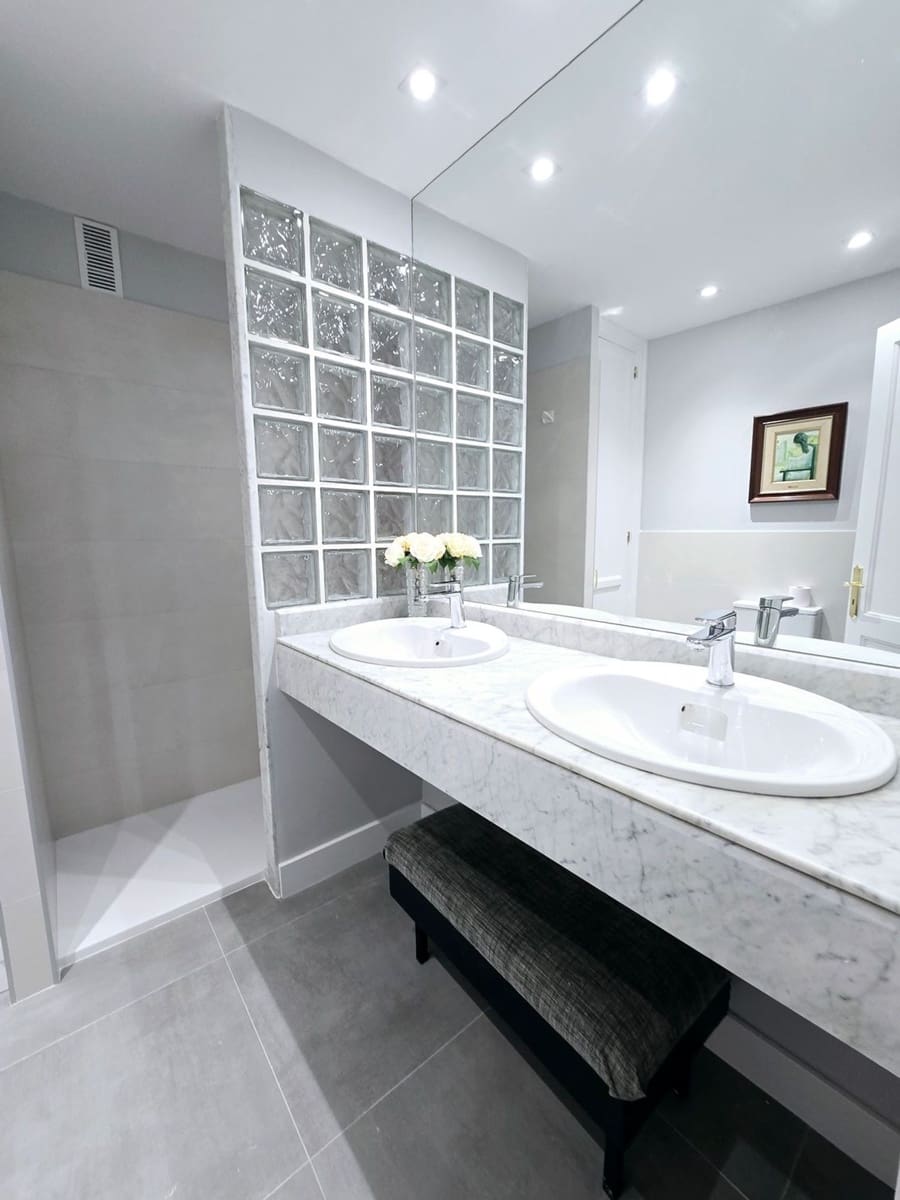 2 slaapkamer Appartement te huur in Las Palmas de Gran Canaria met garage - € 1.100 (Ref: 9439632)