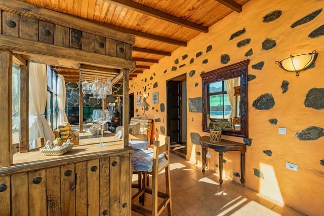 3 makuuhuone Maalaistalo myytävänä paikassa Las Palmas de Gran Canaria mukana uima-altaan 
autotalli - 383 000 € (Ref: 9455812)