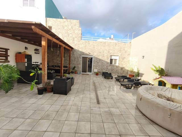 3 chambre Maison de Ville à vendre à Gáldar avec garage - 399 000 € (Ref: 9475815)