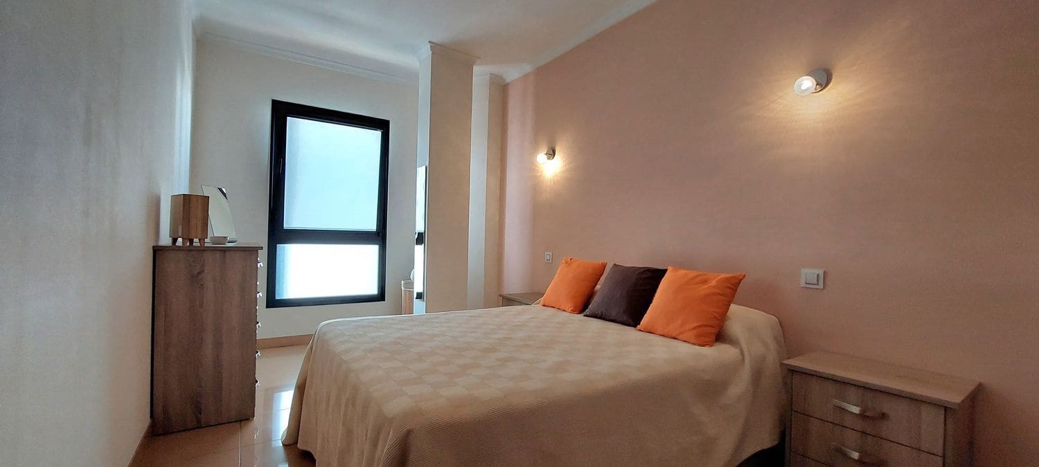 2 bedroom Apartment for sale in Las Palmas de Gran Canaria with garage - € 250,000 (Ref: 9483416)