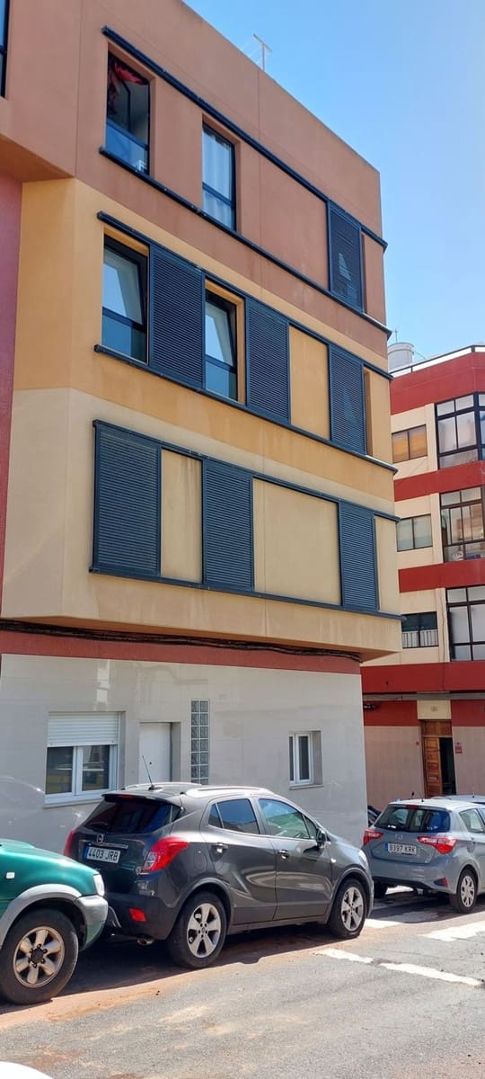 2 bedroom Apartment for sale in Las Palmas de Gran Canaria with garage - € 250,000 (Ref: 9483416)