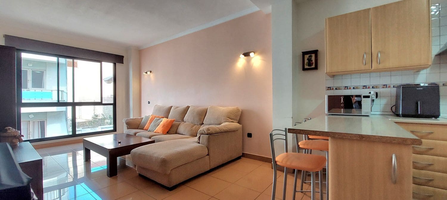 2 bedroom Apartment for sale in Las Palmas de Gran Canaria with garage - € 250,000 (Ref: 9483416)