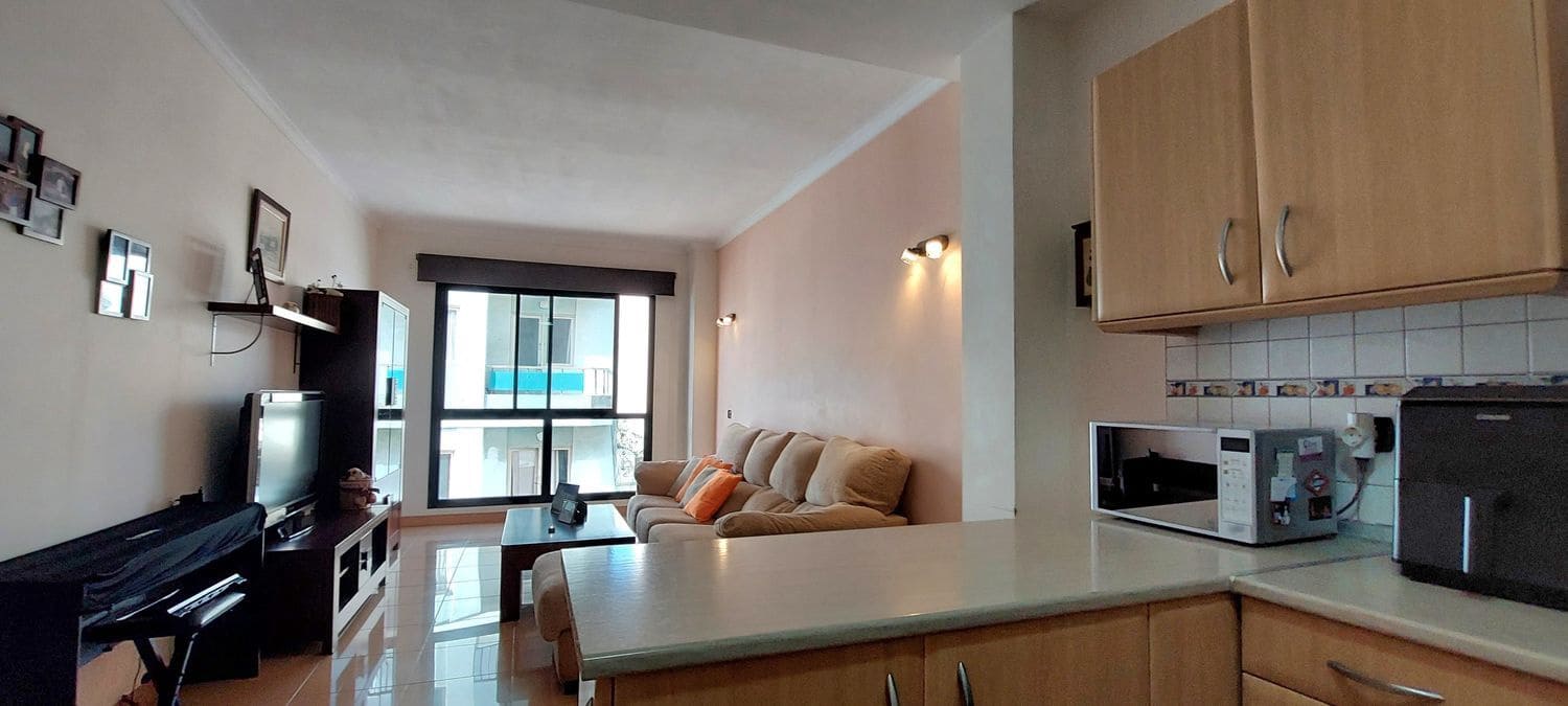 2 bedroom Apartment for sale in Las Palmas de Gran Canaria with garage - € 250,000 (Ref: 9483416)