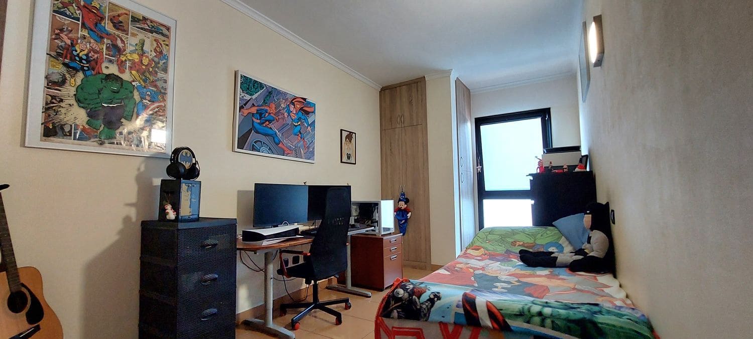 2 bedroom Apartment for sale in Las Palmas de Gran Canaria with garage - € 250,000 (Ref: 9483416)