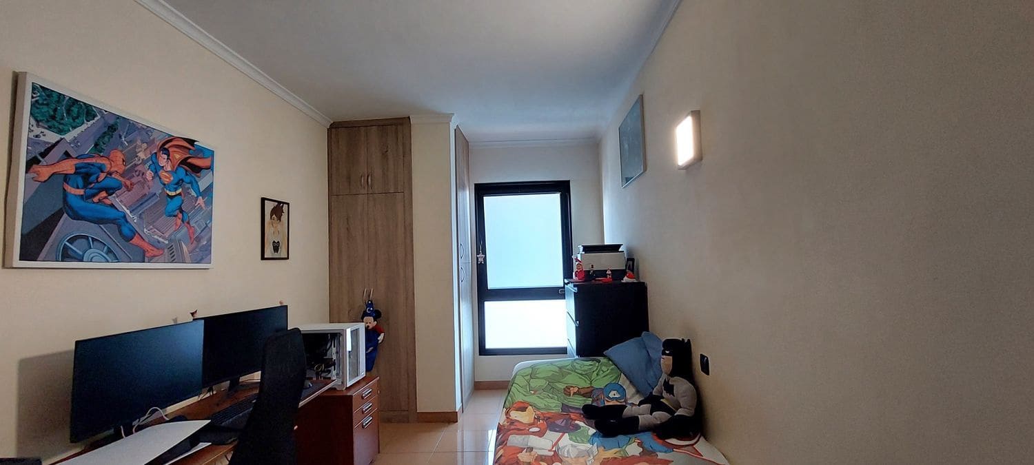2 bedroom Apartment for sale in Las Palmas de Gran Canaria with garage - € 250,000 (Ref: 9483416)