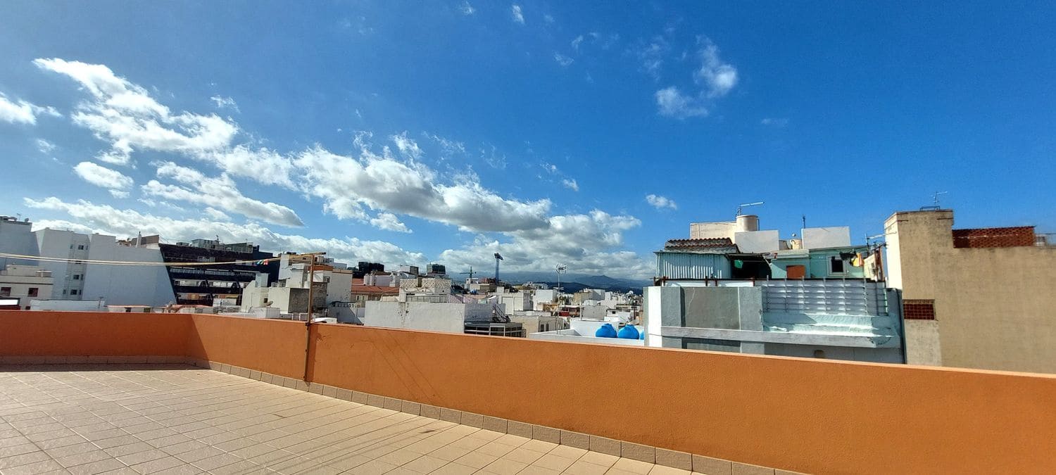 2 bedroom Apartment for sale in Las Palmas de Gran Canaria with garage - € 250,000 (Ref: 9483416)