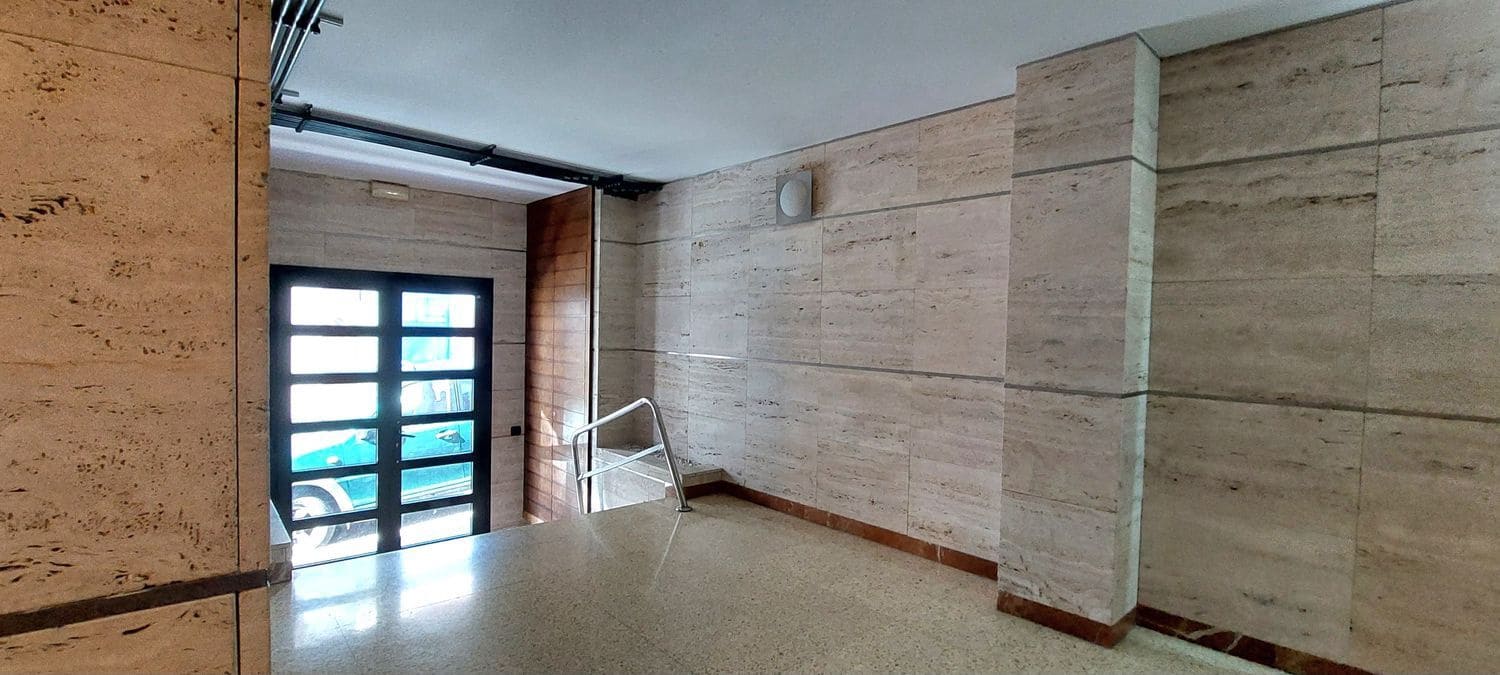 2 bedroom Apartment for sale in Las Palmas de Gran Canaria with garage - € 250,000 (Ref: 9483416)