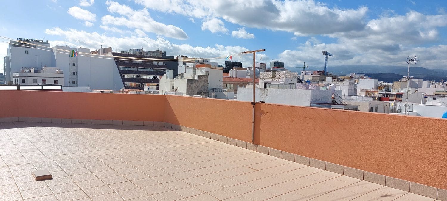 2 bedroom Apartment for sale in Las Palmas de Gran Canaria with garage - € 250,000 (Ref: 9483416)