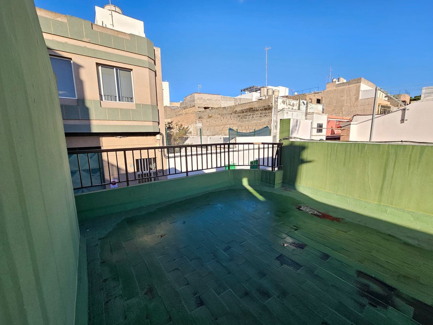 1 soverom Leilighet til salgs i Las Palmas de Gran Canaria med garasje - € 98 000 (Ref: 9484991)