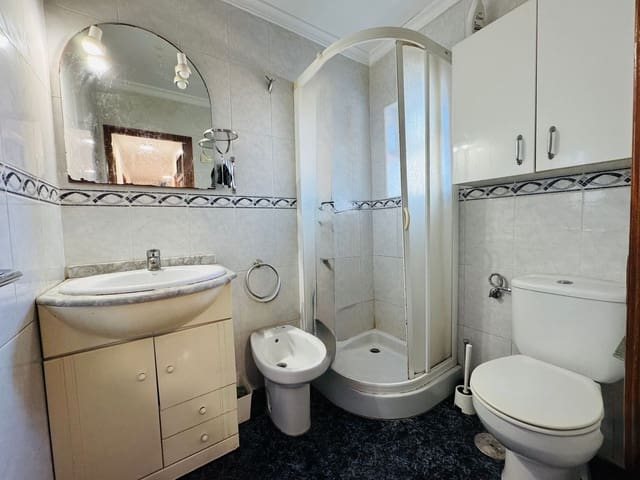 4 makuuhuone Huoneisto myytävänä paikassa Carretera Centro, Las Palmas de Gran Canaria mukana 
autotalli - 125 000 € (Ref: 9484992)