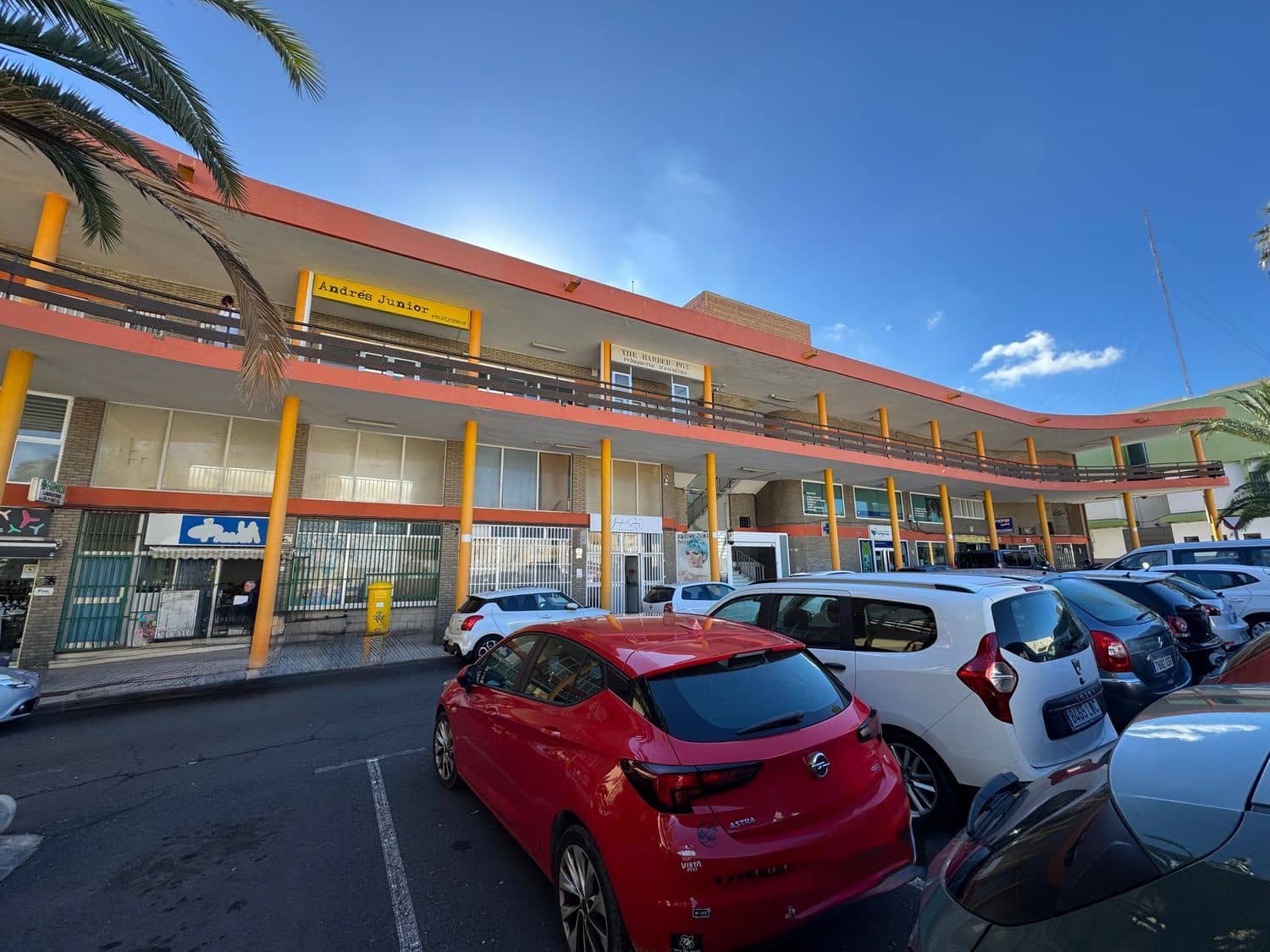 4 bedroom Apartment for sale in Las Palmas de Gran Canaria with garage - € 125,000 (Ref: 9484992)