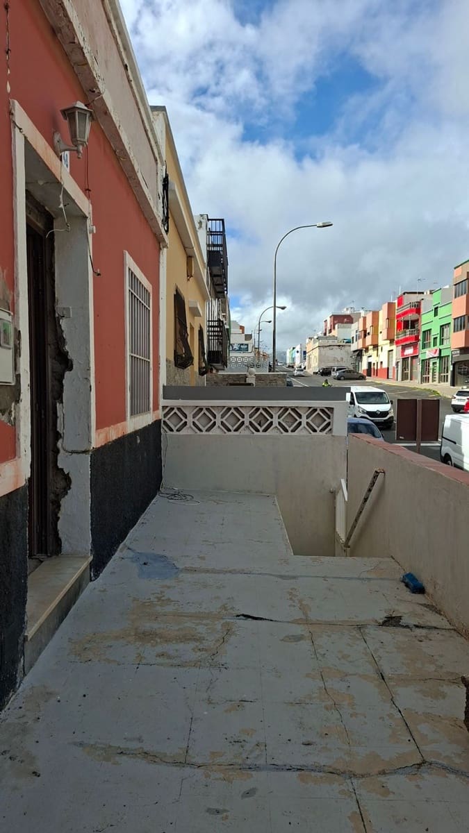 3 bedroom Townhouse for sale in Telde with garage - € 190,000 (Ref: 9511948)