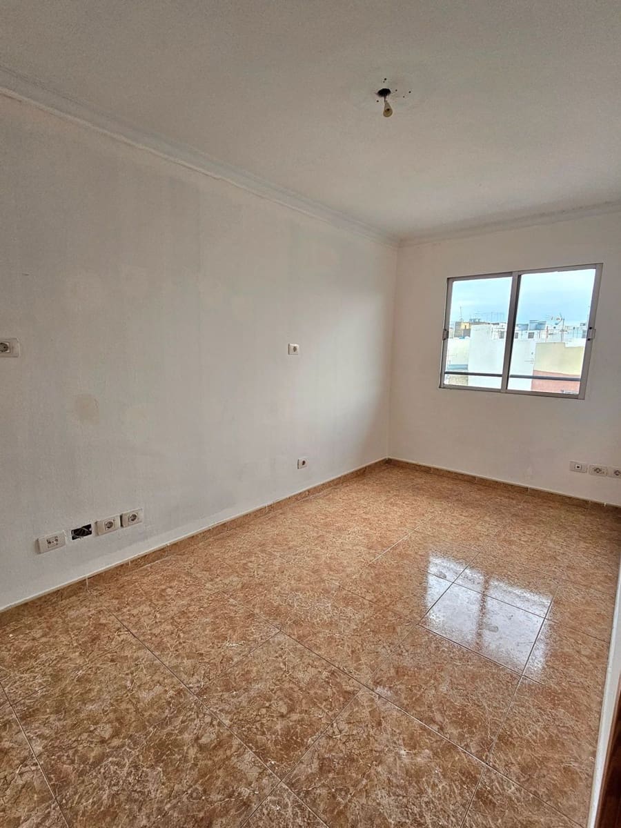 3 makuuhuone Huoneisto myytävänä paikassa Las Palmas de Gran Canaria mukana 
autotalli - 119 500 € (Ref: 9533135)