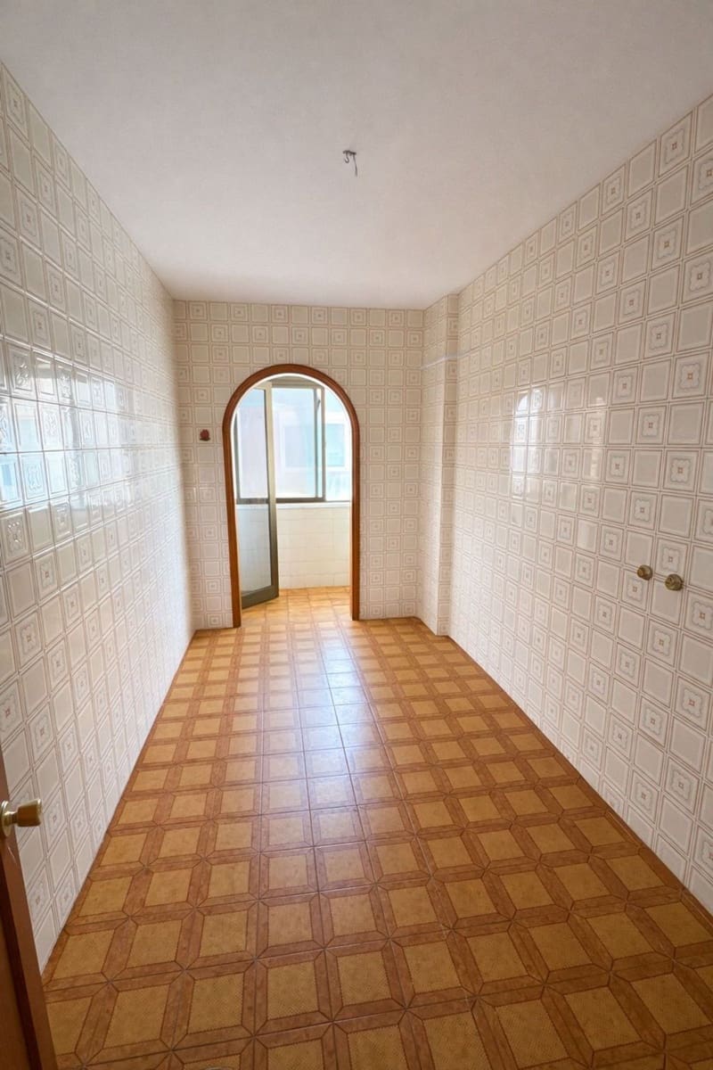 Apartamento de 4 habitaciones en Las Palmas de Gran Canaria en venta con garaje - 350.000 € (Ref: 9550561)