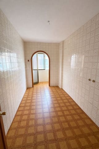 Apartamento de 4 habitaciones en Arenales - Lugo - Avda. Marítima, Las Palmas de Gran Canaria en venta con garaje - 350.000 € (Ref: 9550561)