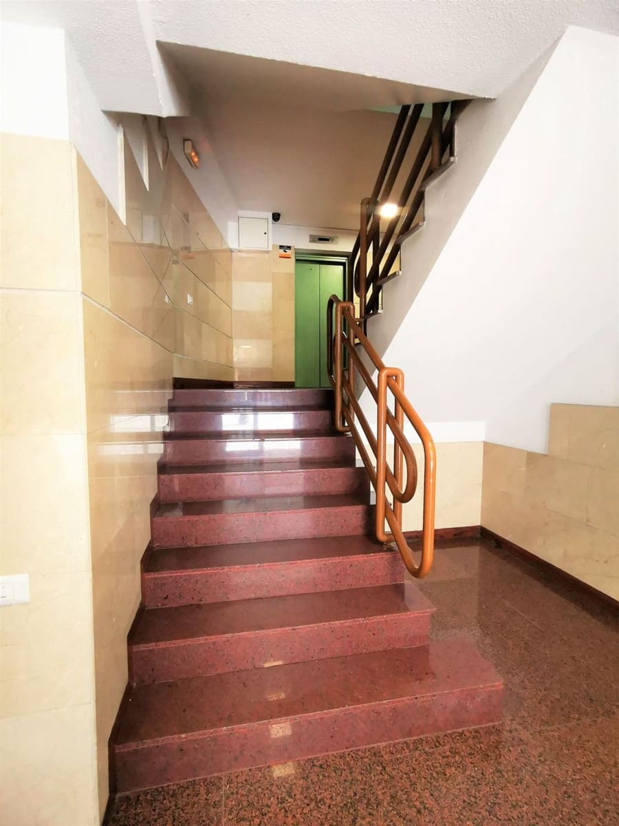 Kontor til leje i Las Palmas de Gran Canaria - € 300 (Ref: 9567969)