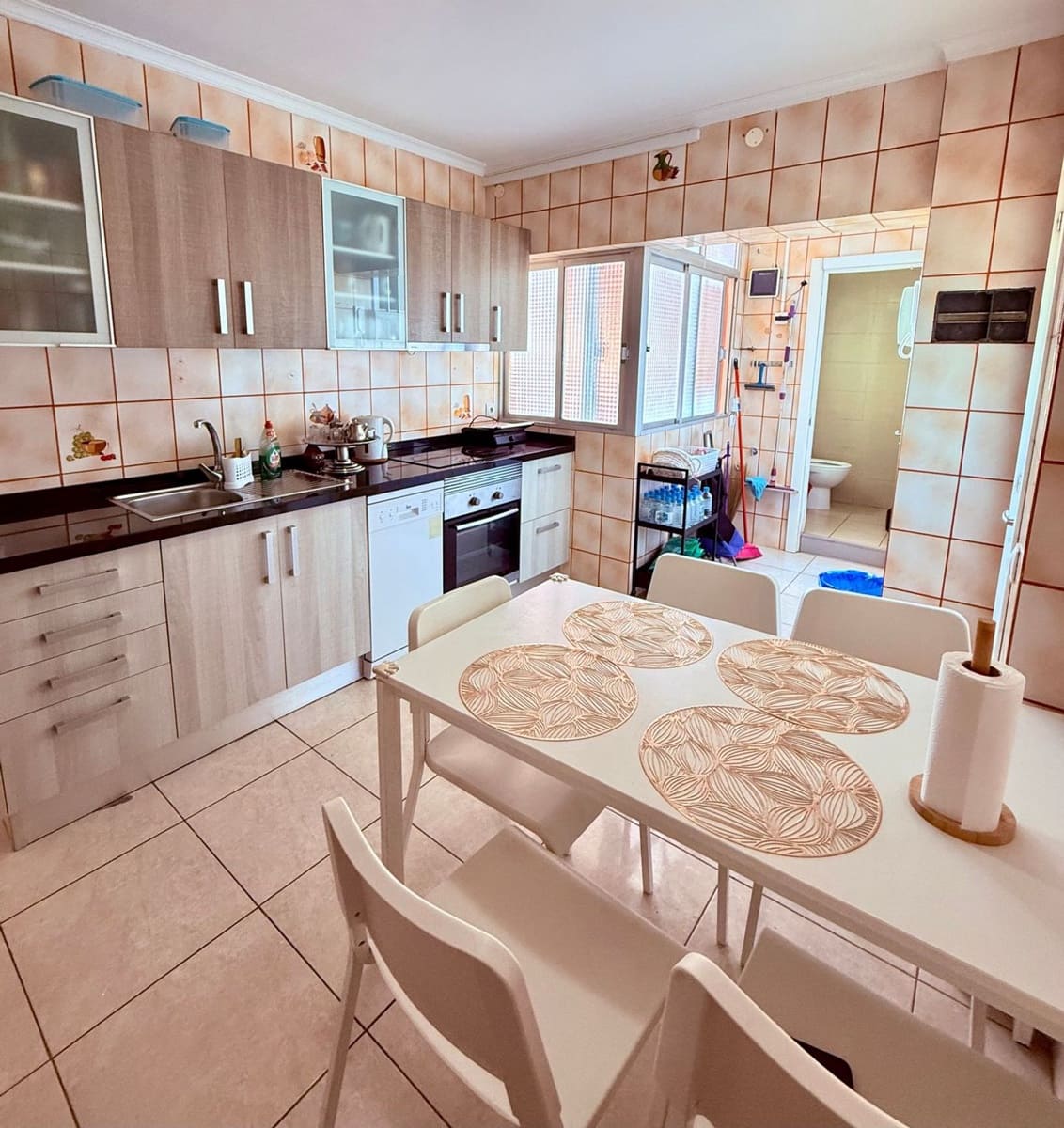 4 slaapkamer Appartement te huur in Las Palmas de Gran Canaria met garage - € 950 (Ref: 9585314)