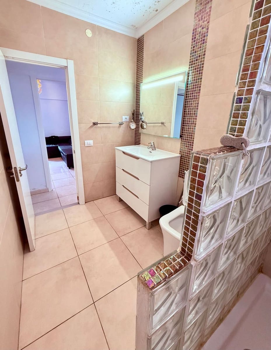 4 slaapkamer Appartement te huur in Las Palmas de Gran Canaria met garage - € 950 (Ref: 9585314)