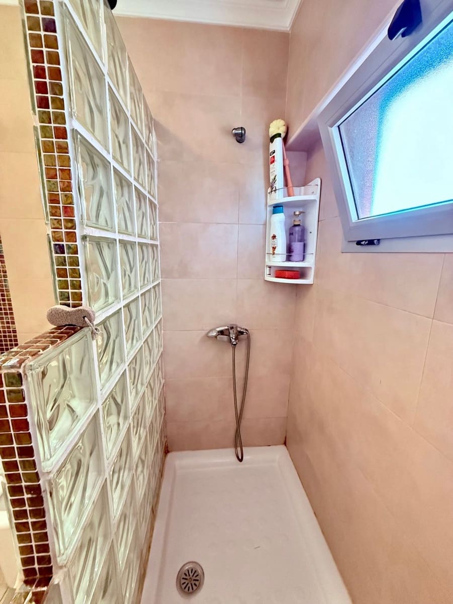 4 slaapkamer Appartement te huur in Las Palmas de Gran Canaria met garage - € 950 (Ref: 9585314)