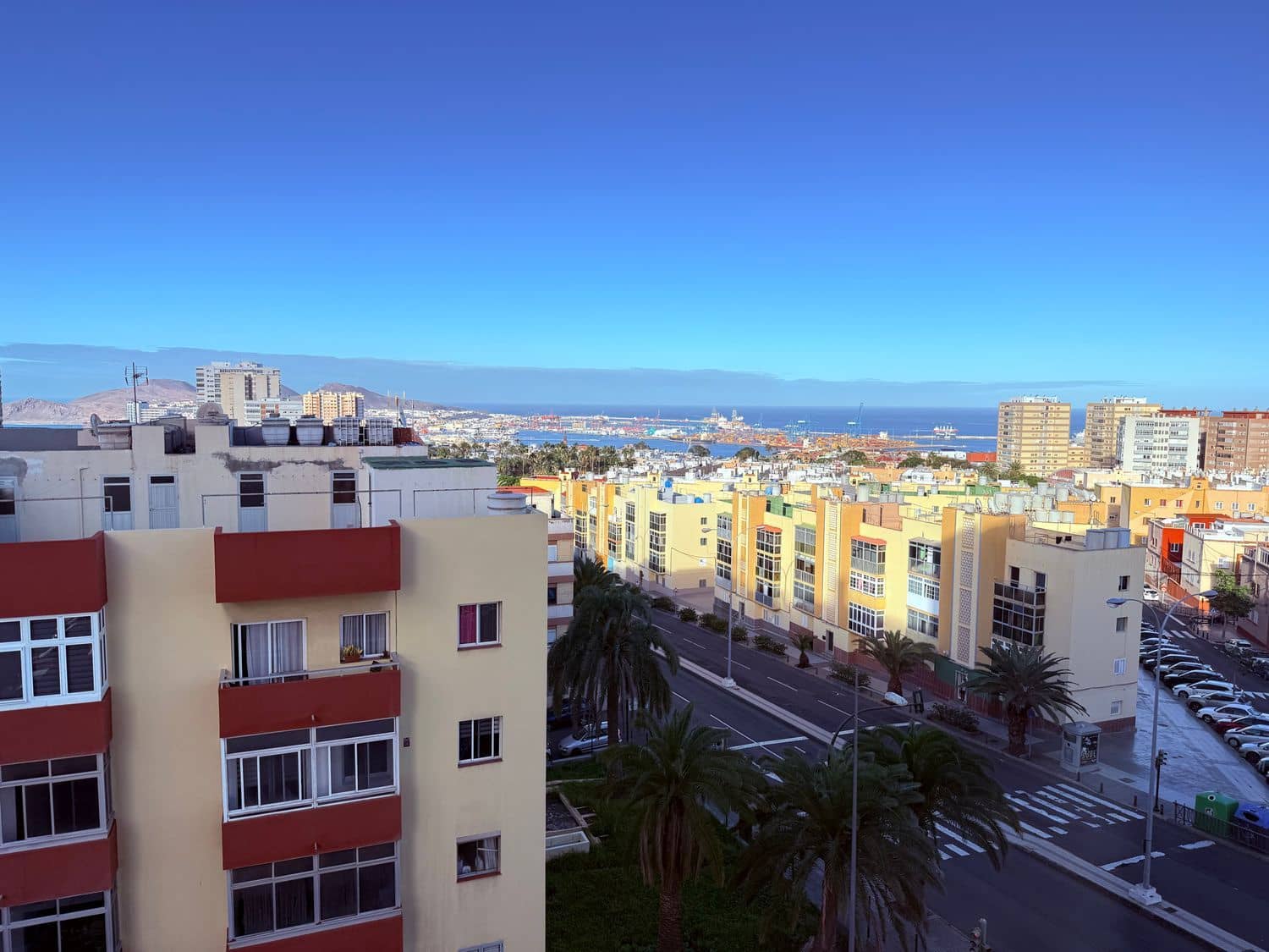 4 slaapkamer Appartement te huur in Las Palmas de Gran Canaria met garage - € 950 (Ref: 9585314)