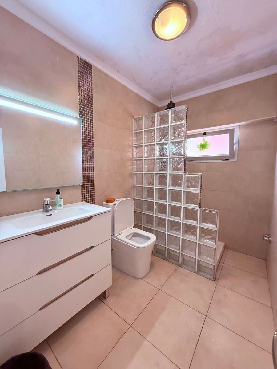 4 quarto Apartamento para arrendar em Las Palmas de Gran Canaria com garagem - 1 000 € (Ref: 9585314)