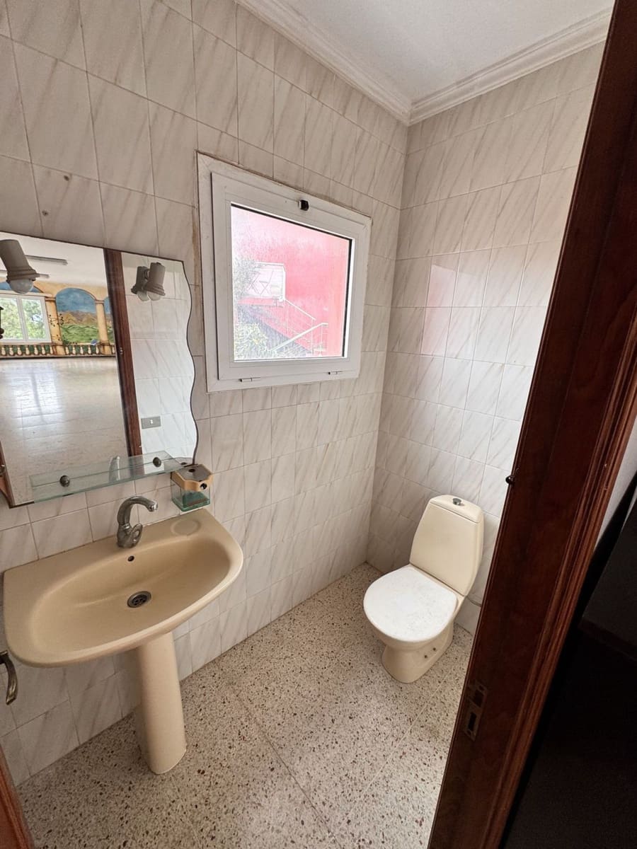 10 bedroom Villa for sale in Santa Brigida with garage - € 650,000 (Ref: 9594504)