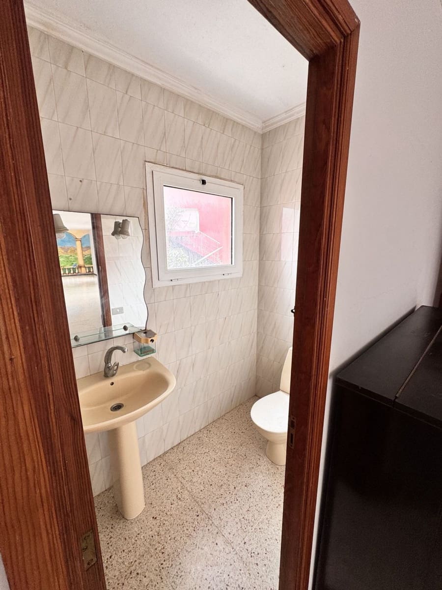 10 bedroom Villa for sale in Santa Brigida with garage - € 650,000 (Ref: 9594504)