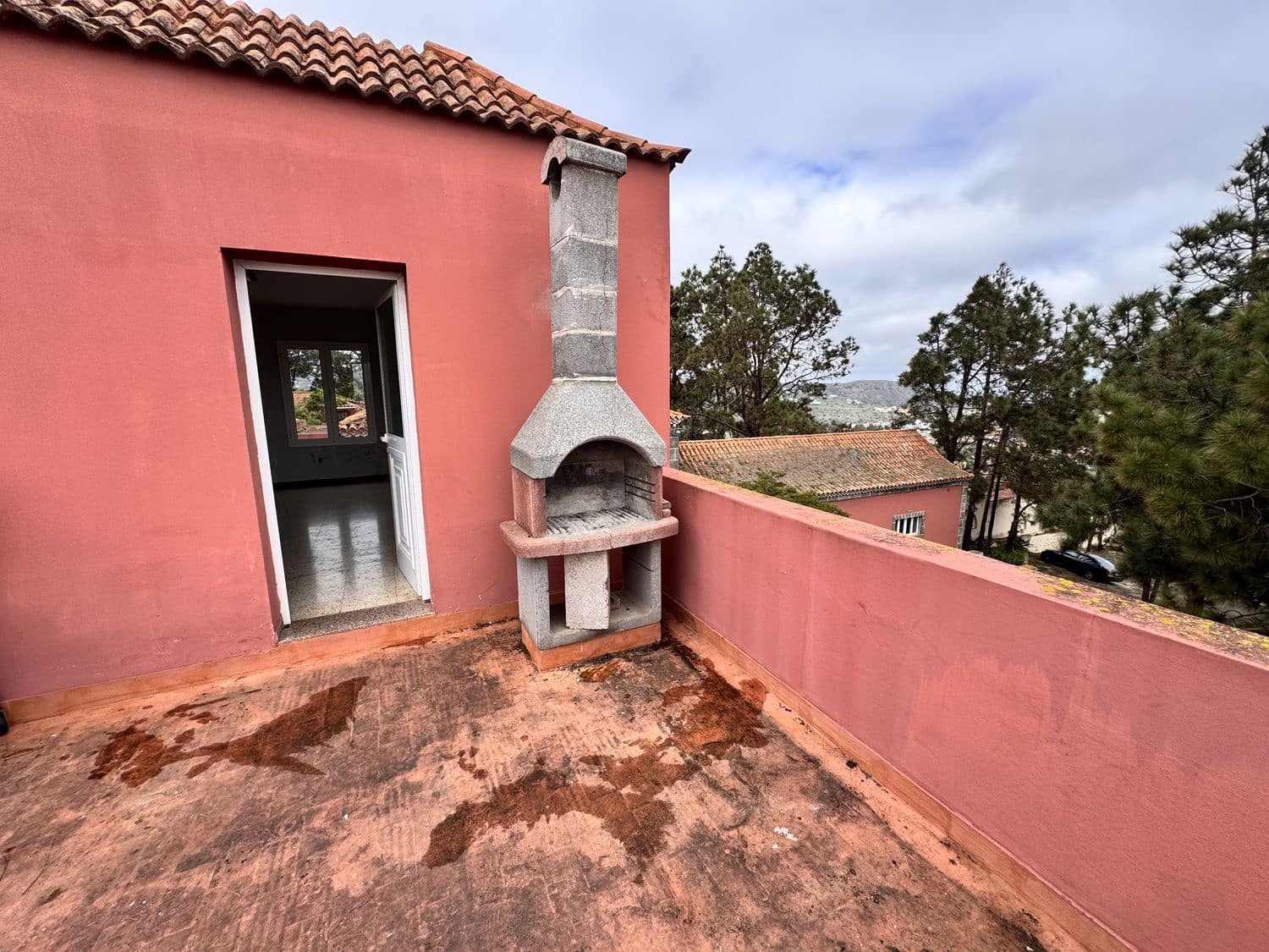 10 bedroom Villa for sale in Santa Brigida with garage - € 650,000 (Ref: 9594504)