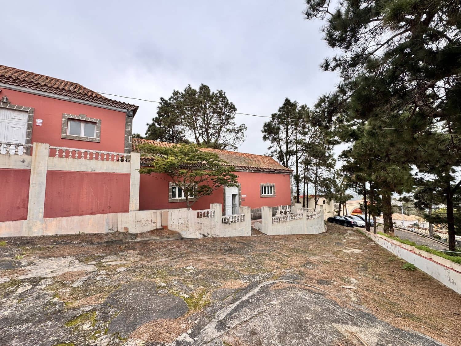 10 bedroom Villa for sale in Santa Brigida with garage - € 650,000 (Ref: 9594504)