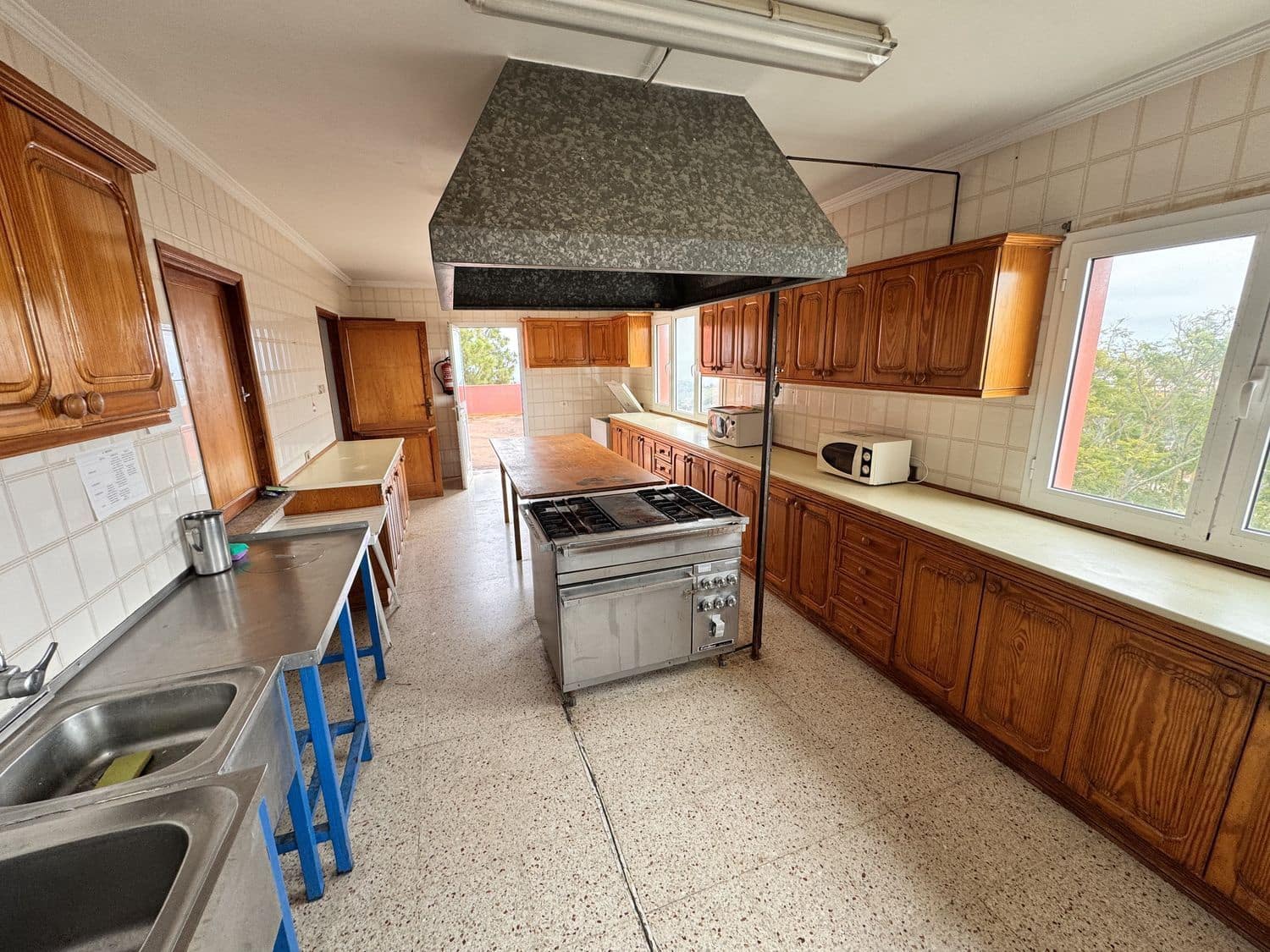 10 bedroom Villa for sale in Santa Brigida with garage - € 650,000 (Ref: 9594504)