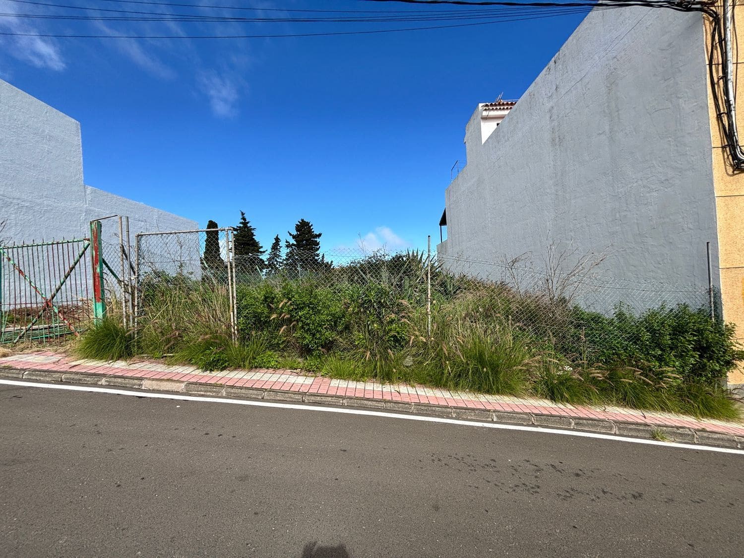 Grunde uden byggetilladelser til salg i Firgas - € 54.999 (Ref: 9604471)