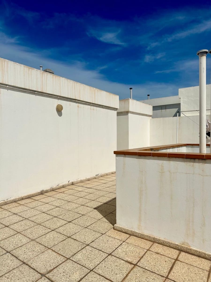 2 bedroom Apartment for sale in Las Palmas de Gran Canaria with garage - € 225,000 (Ref: 9610764)