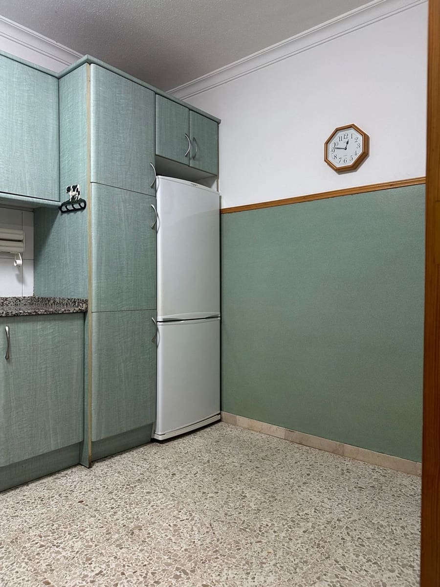 2 bedroom Apartment for sale in Las Palmas de Gran Canaria with garage - € 225,000 (Ref: 9610764)