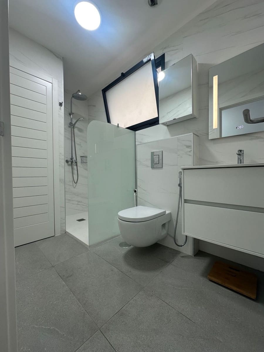 2 soverom Leilighet til salgs i Las Palmas de Gran Canaria med garasje - € 390 000 (Ref: 9610766)