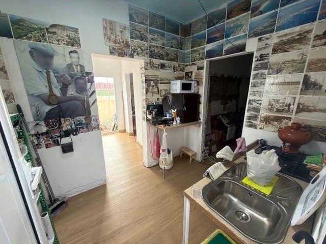 2 bedroom Finca/Country House for sale in Arucas with garage - € 68,000 (Ref: 9624213)