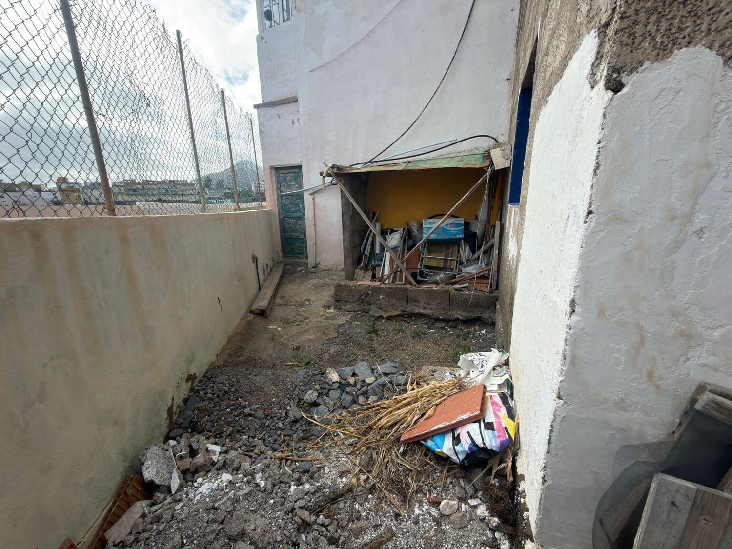 2 bedroom Finca/Country House for sale in Arucas with garage - € 68,000 (Ref: 9624213)