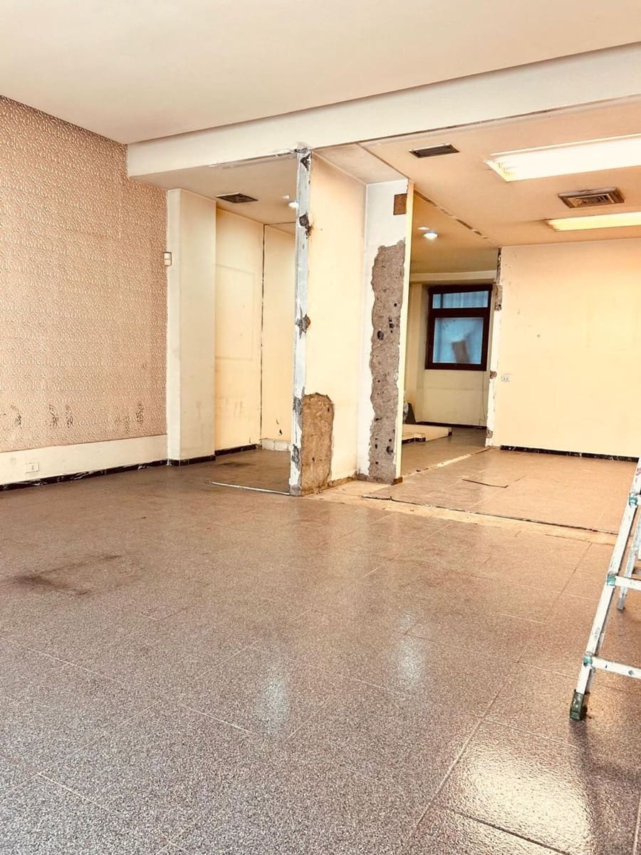 Comercial para arrendar em Las Palmas de Gran Canaria - 1 400 € (Ref: 9626982)