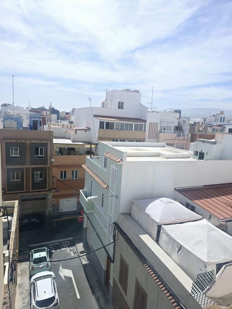 2 bedroom Apartment for sale in Las Palmas de Gran Canaria with garage - € 179,000 (Ref: 9629543)