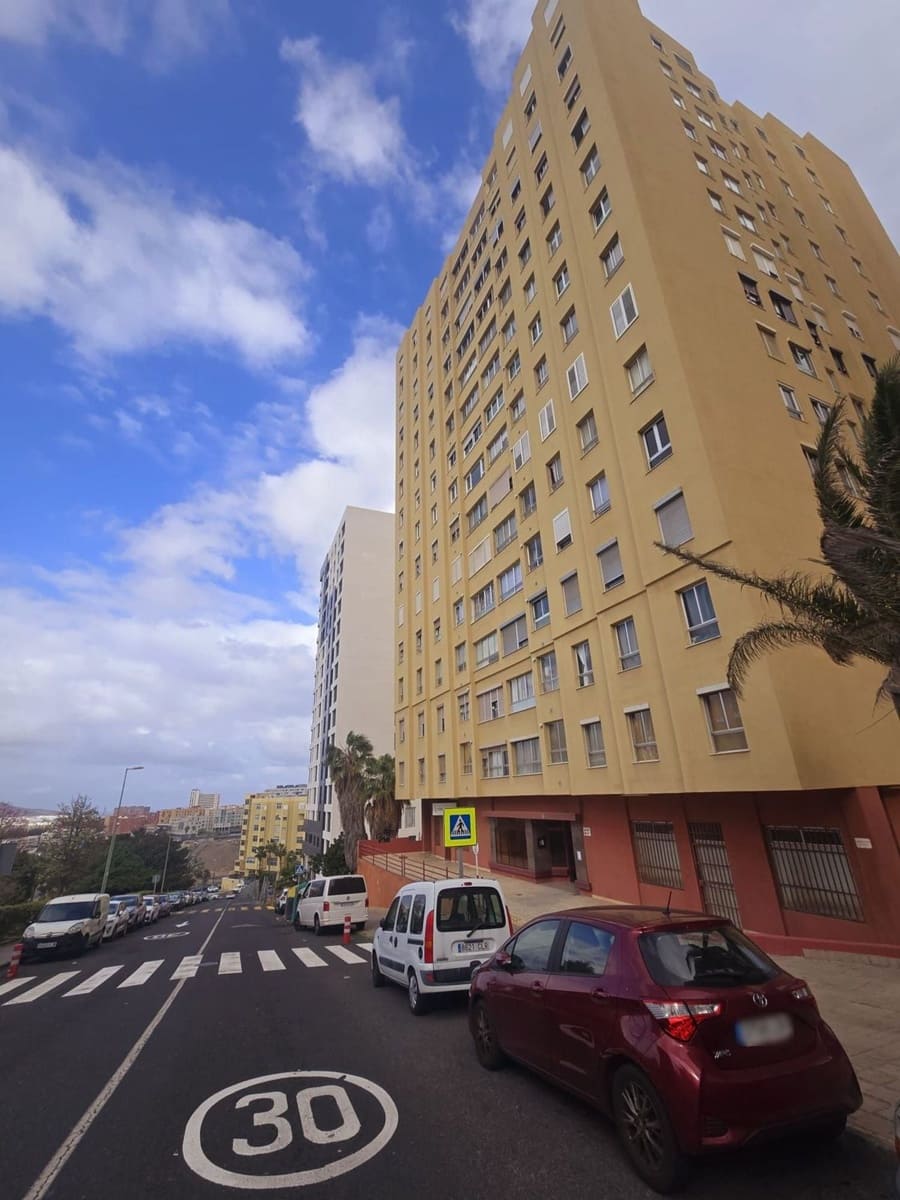 Commercieel te koop in Las Palmas de Gran Canaria - € 172.000 (Ref: 9629549)