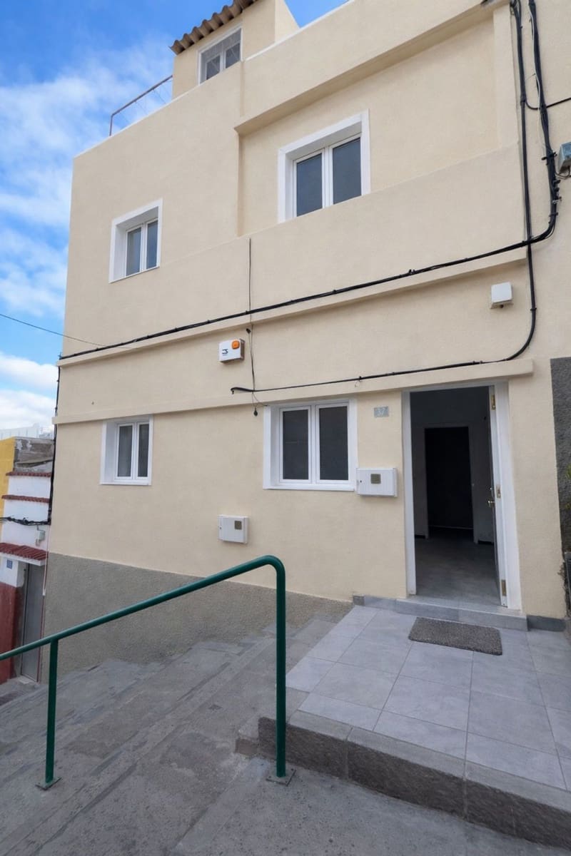 Casa de 5 habitaciones en Las Palmas de Gran Canaria en venta con garaje - 117.000 € (Ref: 9636207)