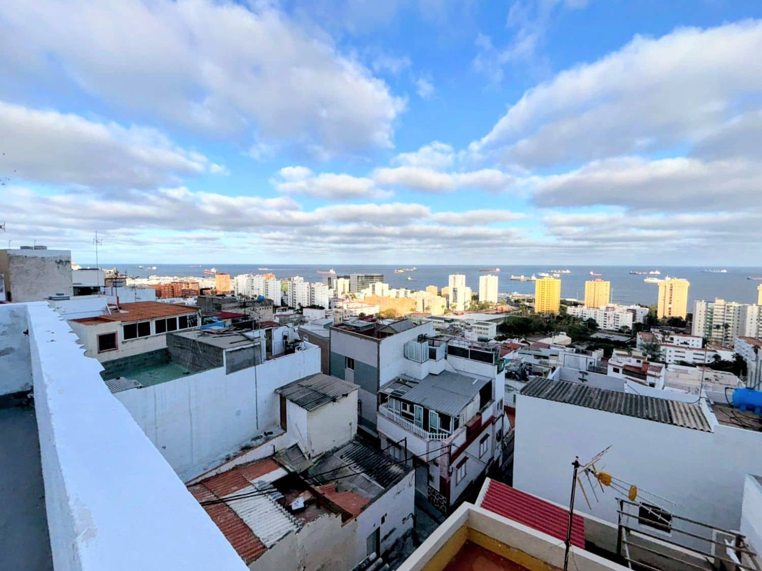 Casa de 5 habitaciones en Las Palmas de Gran Canaria en venta con garaje - 117.000 € (Ref: 9636207)