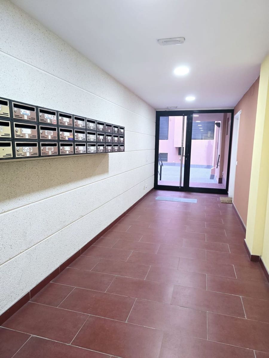 2 soverom Leilighet til leie i Telde med garasje - € 775 (Ref: 9651044)