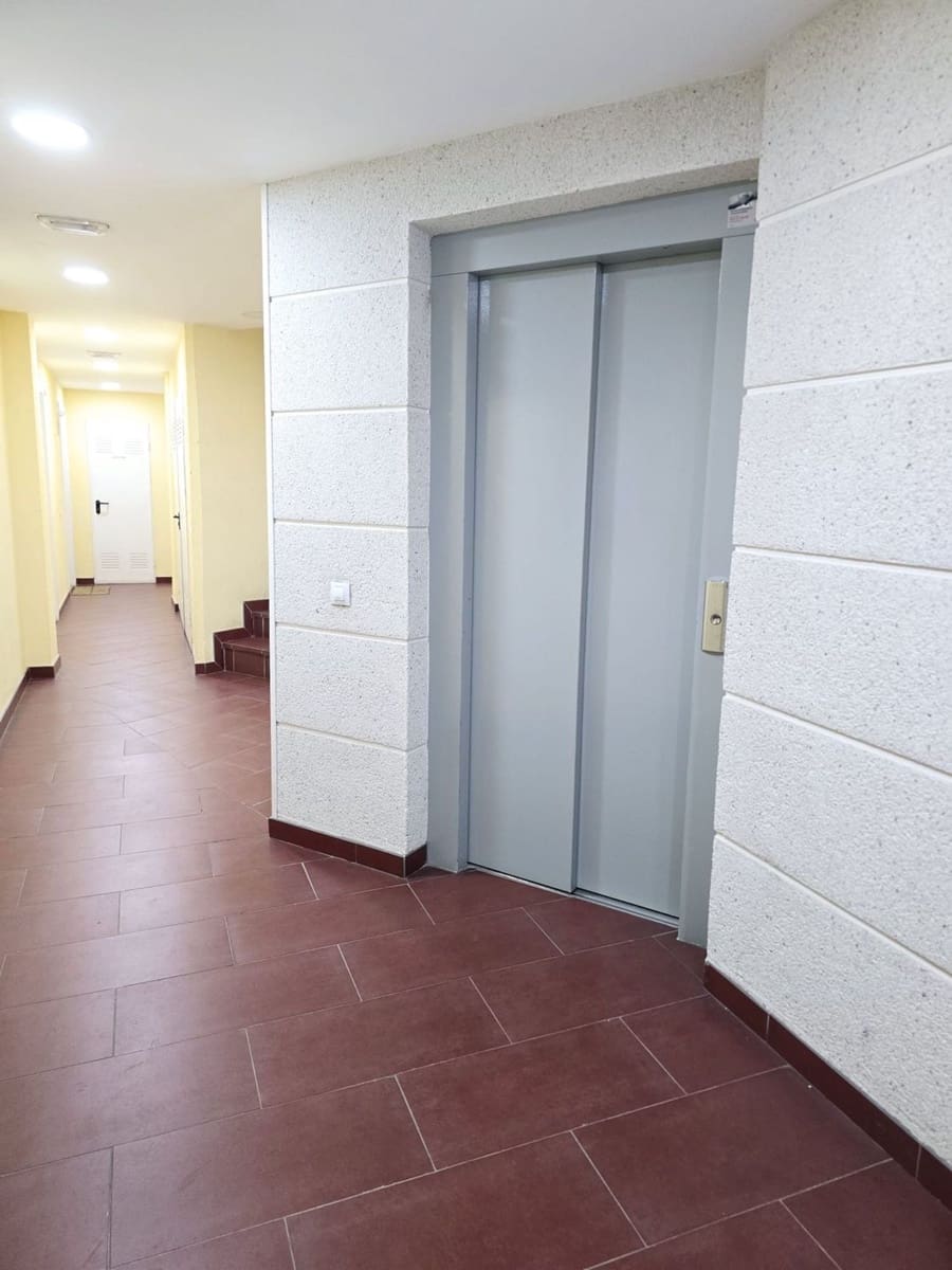 2 soverom Leilighet til leie i Telde med garasje - € 775 (Ref: 9651044)