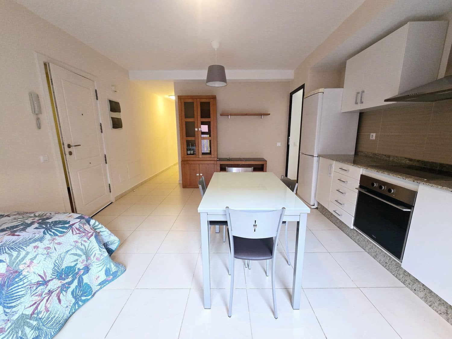 2 soverom Leilighet til leie i Telde med garasje - € 775 (Ref: 9651044)