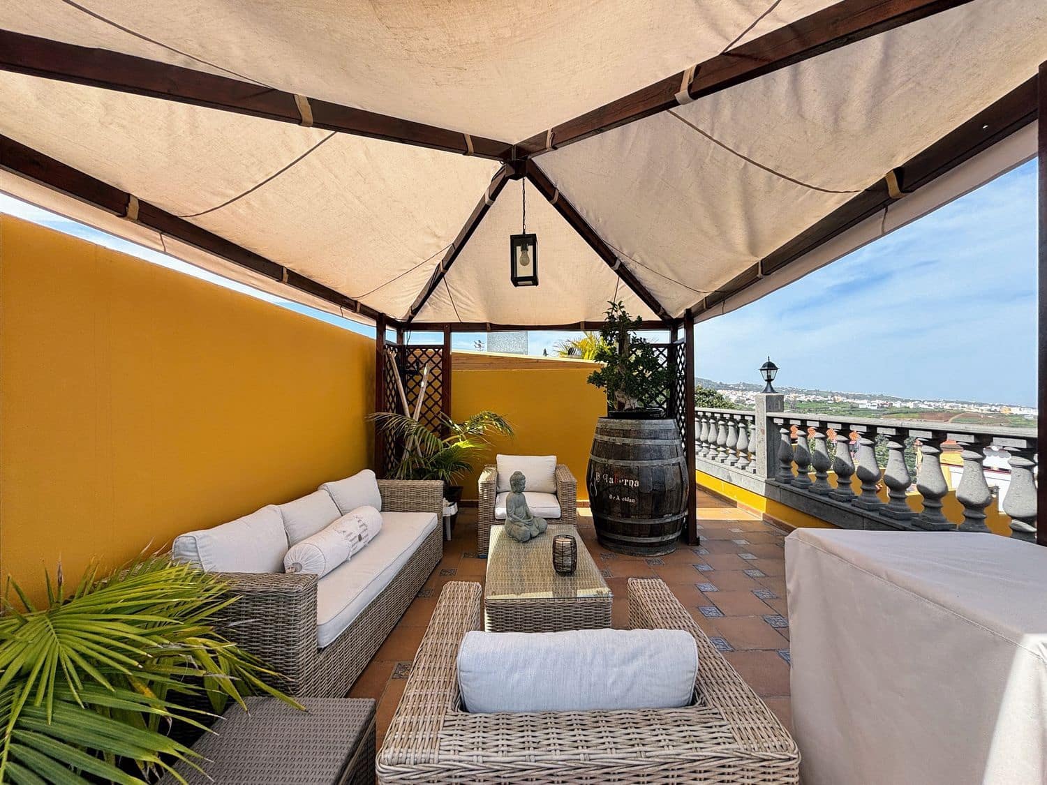 3 sypialnia Penthouse na sprzedaż w Firgas z basenem garażem - 479 999 € (Ref: 9654516)