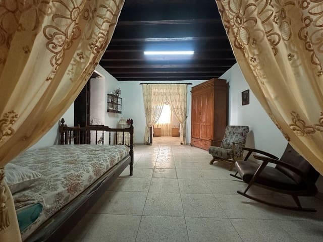 5 bedroom Townhouse for sale in Agüimes with garage - € 255,000 (Ref: 9669769)