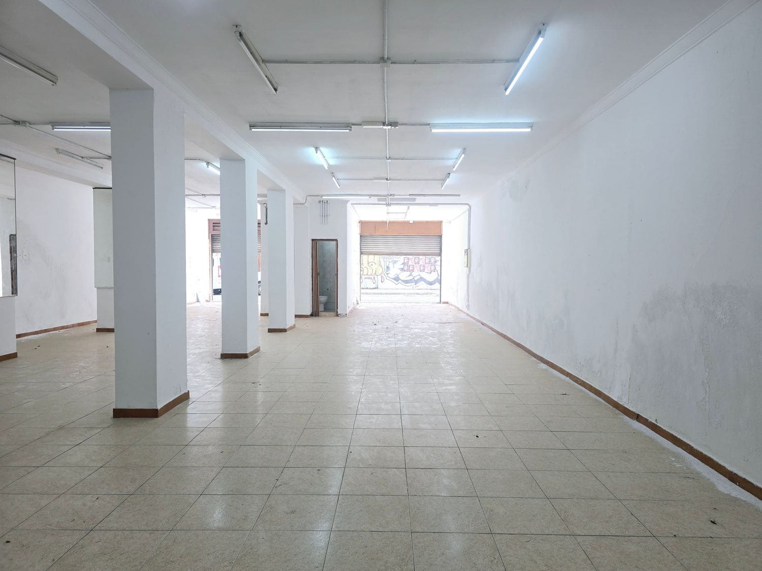 Commercial for sale in Las Palmas de Gran Canaria - € 387,000 (Ref: 9679400)